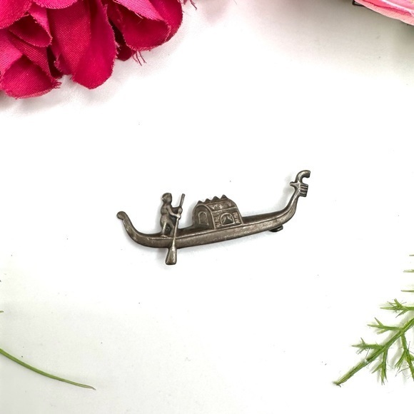 Vintage Jewelry - VINTAGE⚜️Antiqued Silver Rowboat Brooch